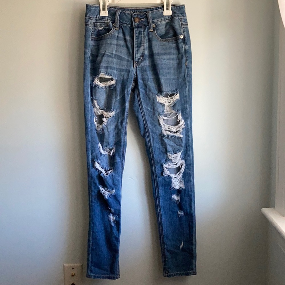 American Eagle ripped Tomgirl jeans